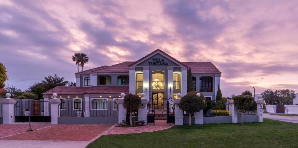 Villa Tuscana guest house at sunset